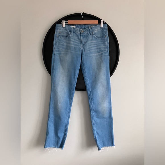 GAP Real Straight Raw Hem Light Wash Mid Rise Jeans Size 27 - Picture 2 of 10